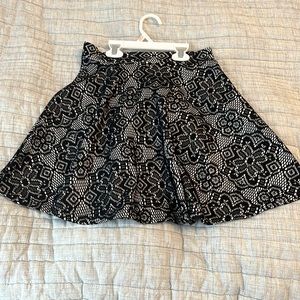 Detailed black skirt